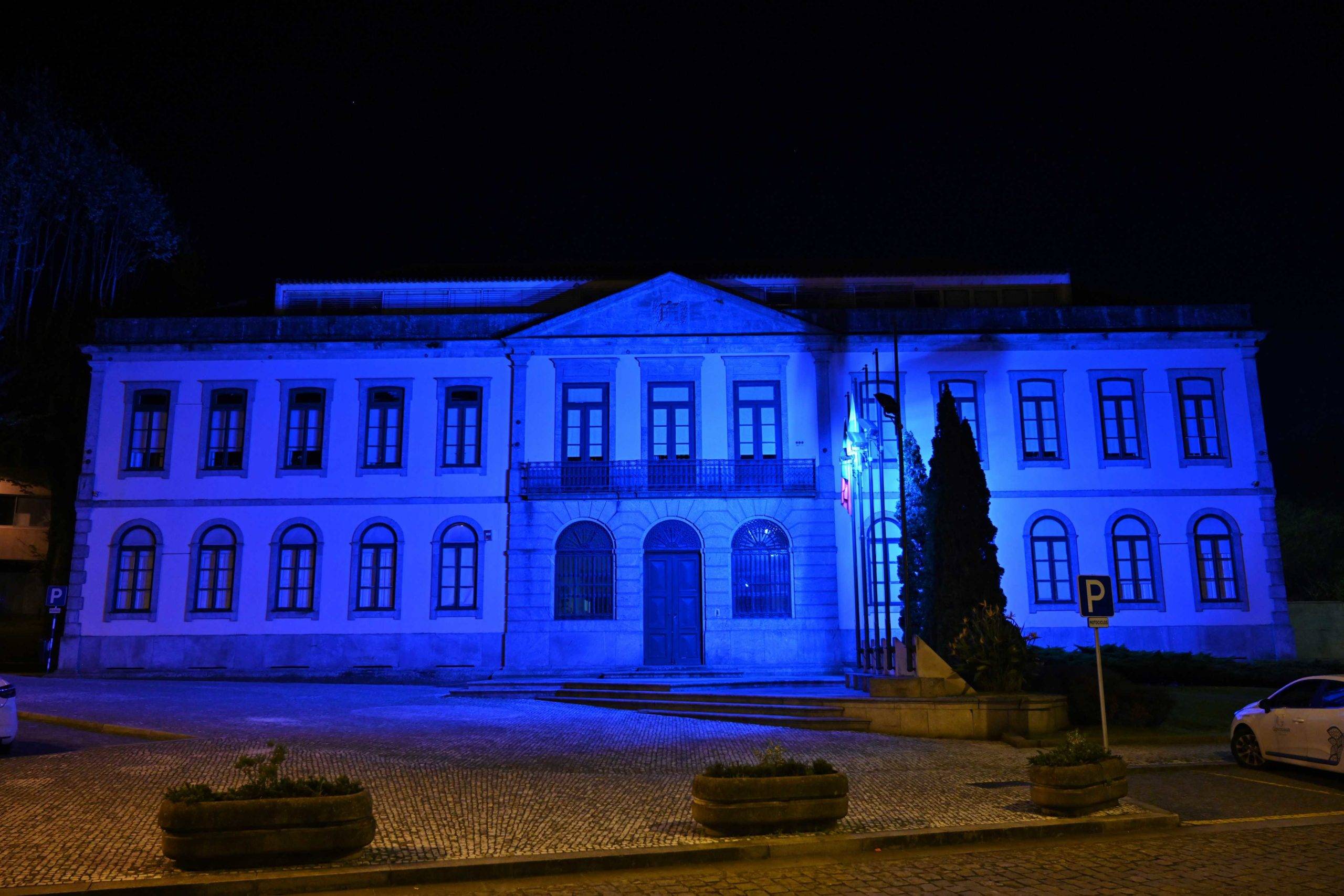 Gondomar adere ao Movimento Light It Up Blue