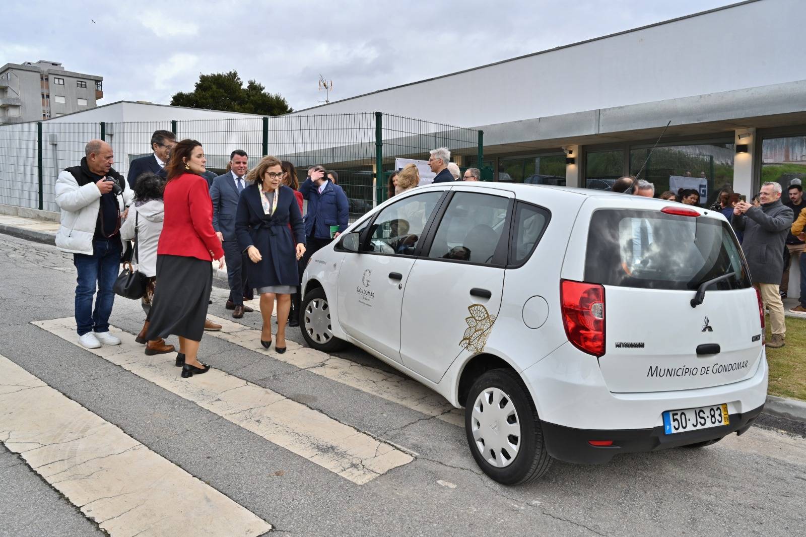 Município cede viatura à Equipa de Tratamento de Comportamentos Aditivos e Dependências de Gon...