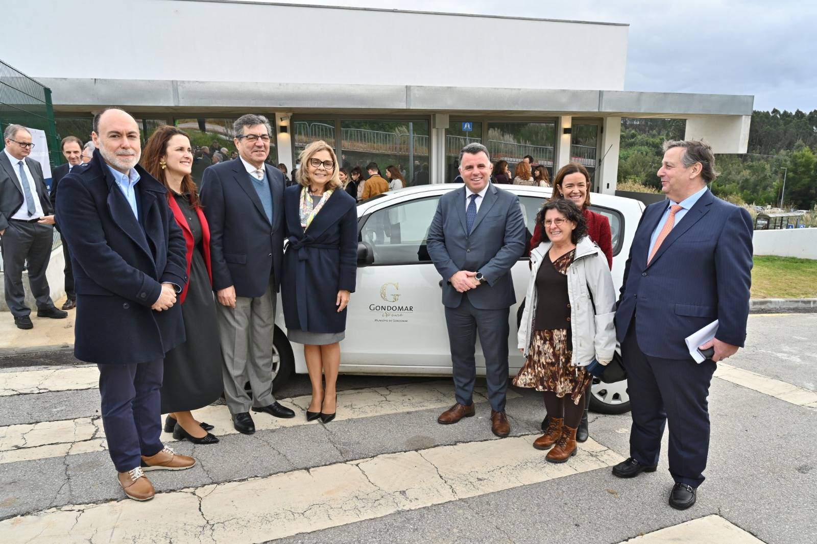 Município cede viatura à Equipa de Tratamento de Comportamentos Aditivos e Dependências de Gon...