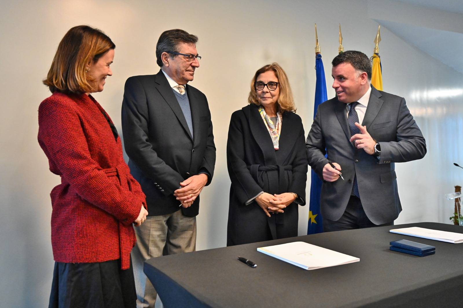 Município cede viatura à Equipa de Tratamento de Comportamentos Aditivos e Dependências de Gon...