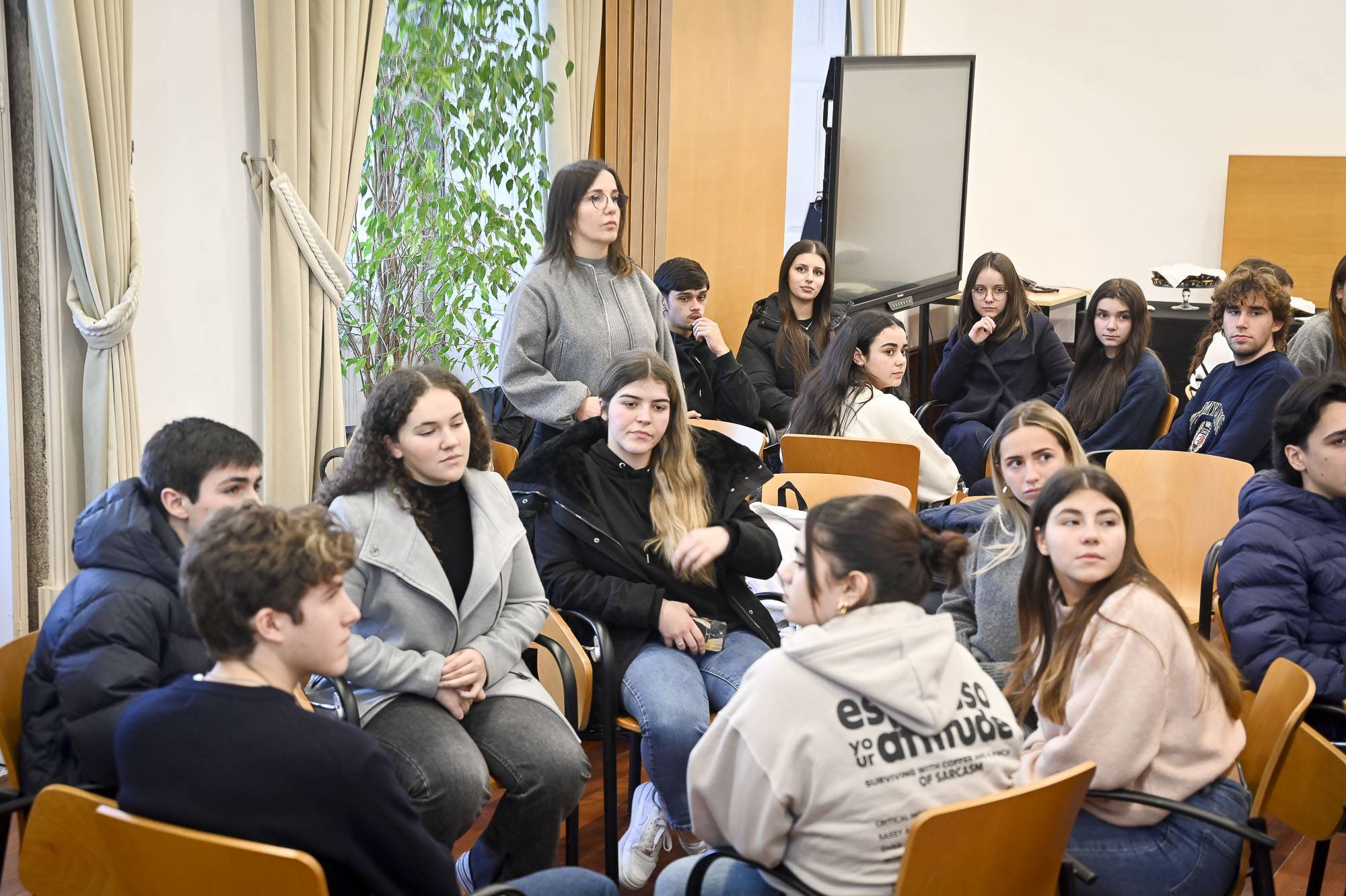 Jovens de Gondomar já podem utilizar o Cartão Jovem Municipal Já se encontra disponível o Car...