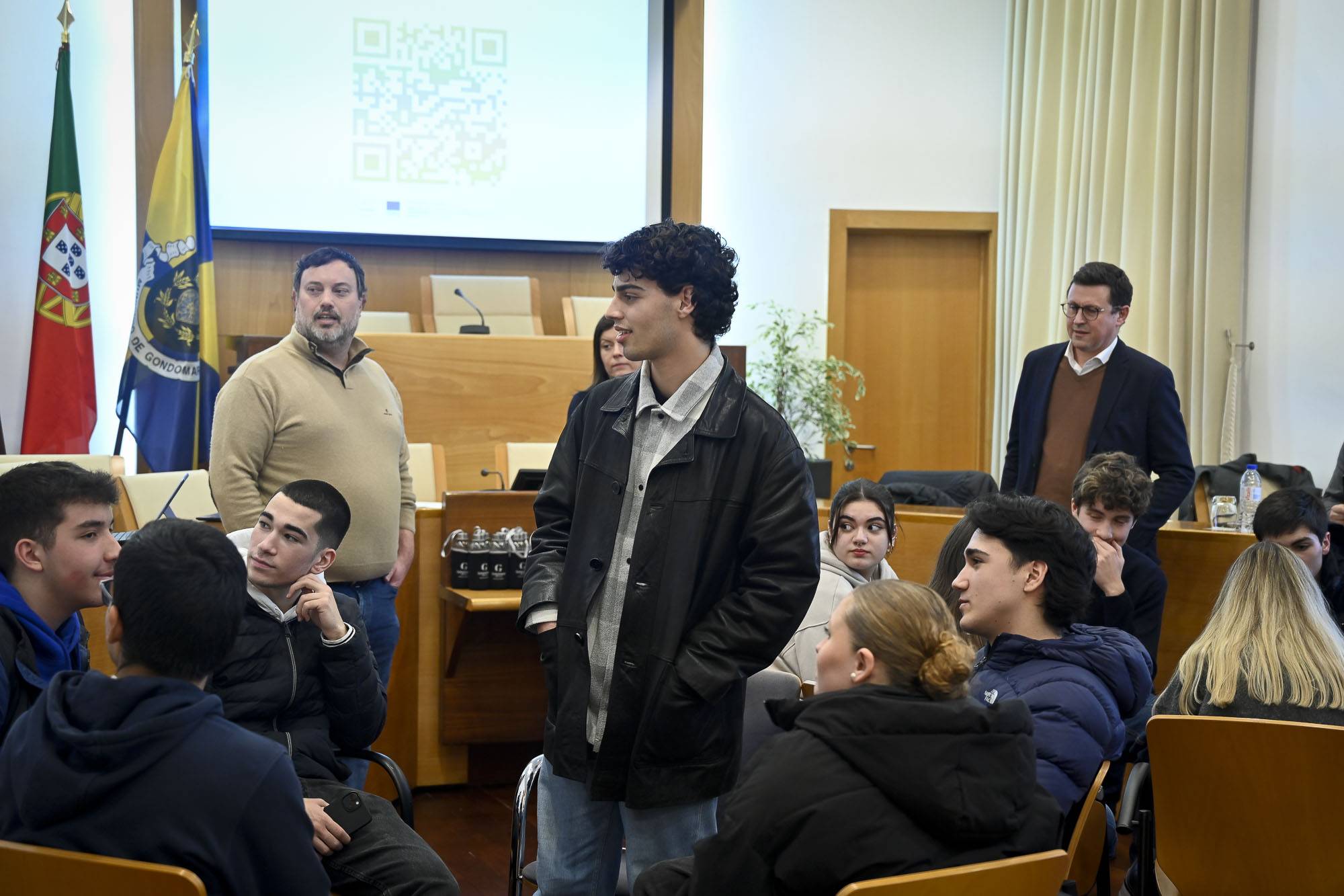 Jovens de Gondomar já podem utilizar o Cartão Jovem Municipal Já se encontra disponível o Car...