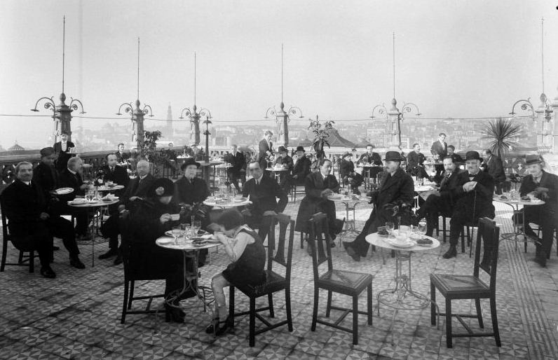 Terraço-do-Grande-Hotel-do-Porto-no-seculo-XIX